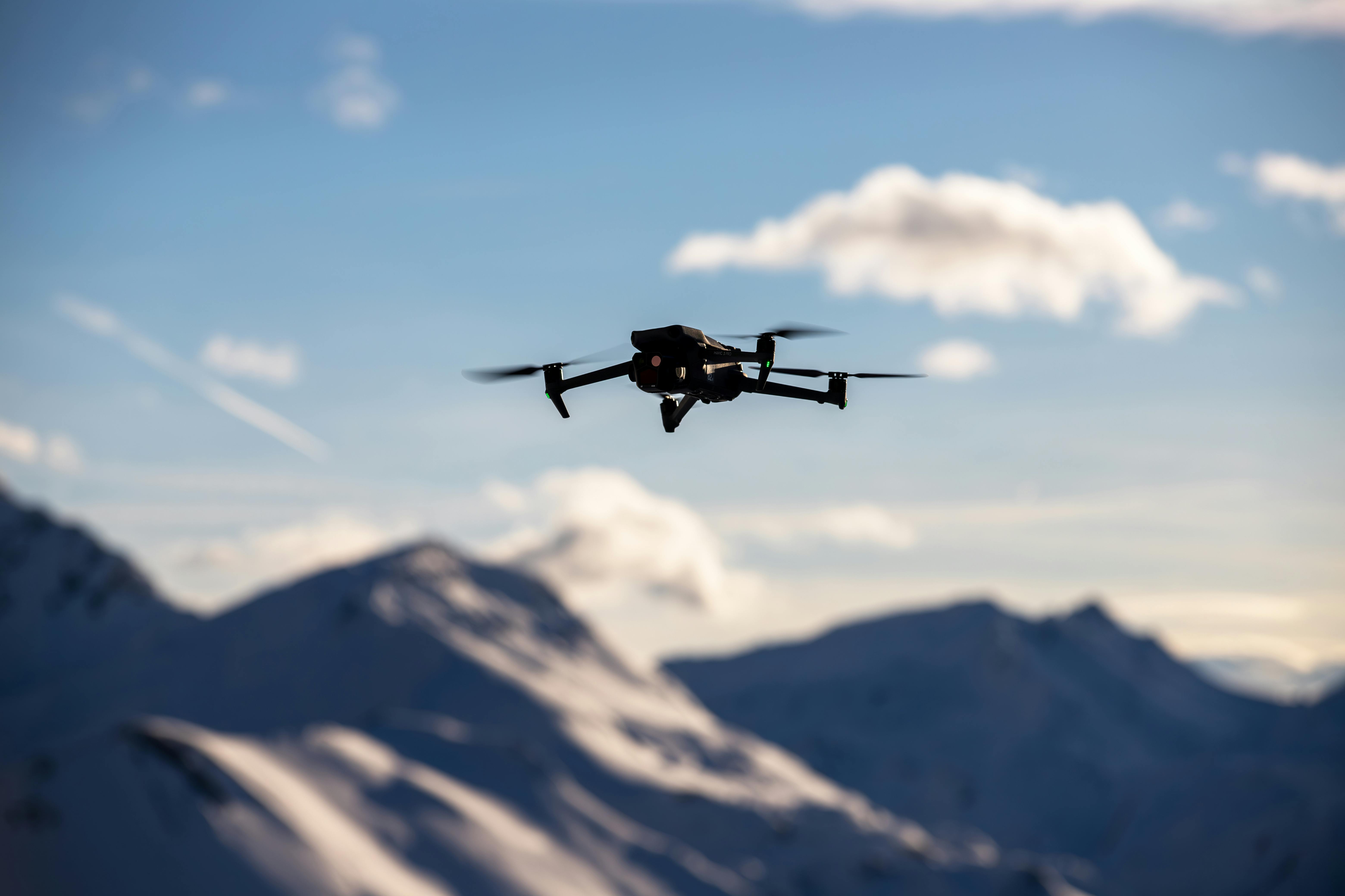 drone_flying_upper_mustang
