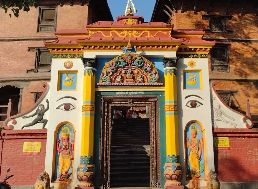 main_gate_of_guhyeshwari_temple_pashupatinath